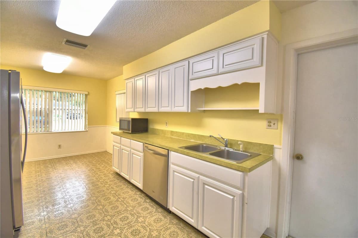 1212 LYNN AVENUE — photo 21 of 60