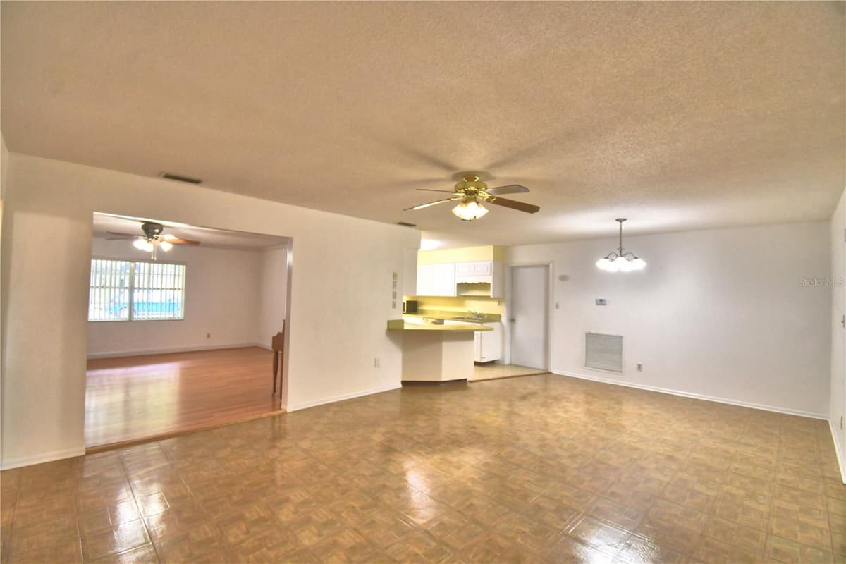 1212 LYNN AVENUE — photo 15 of 60