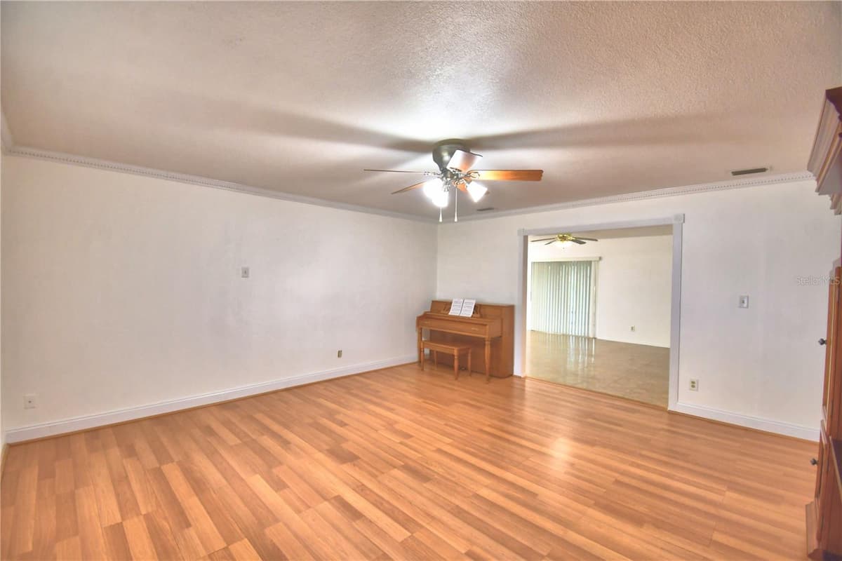 1212 LYNN AVENUE — photo 9 of 60