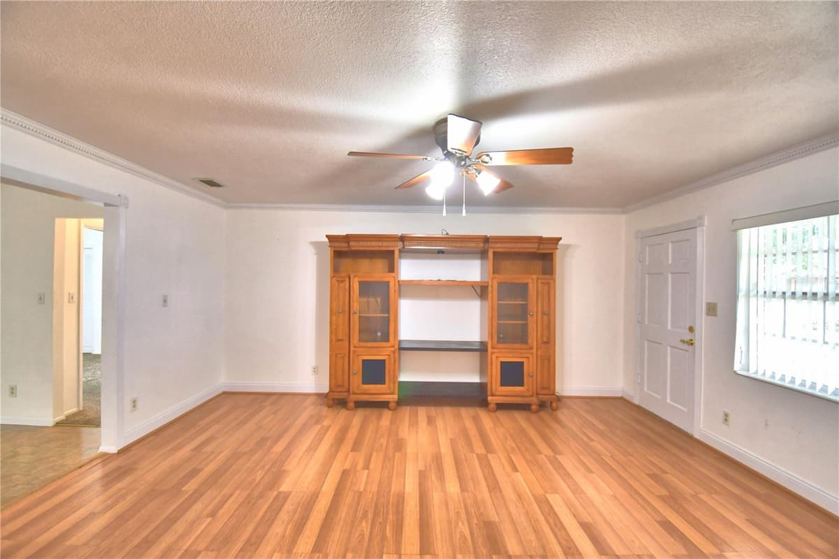 1212 LYNN AVENUE — photo 11 of 60
