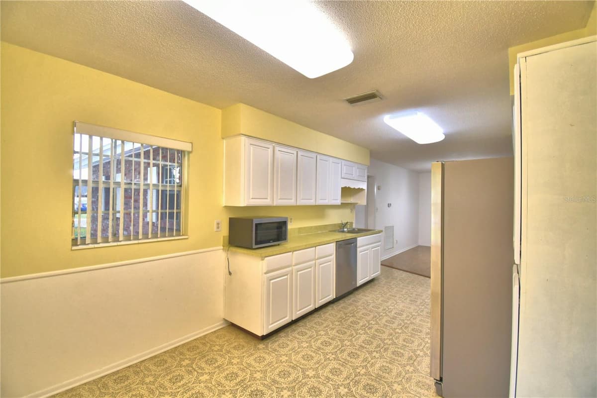 1212 LYNN AVENUE — photo 24 of 60