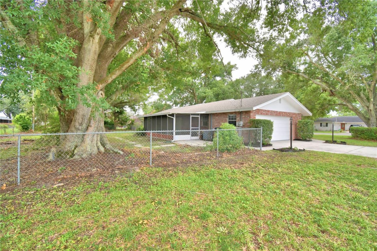 1212 LYNN AVENUE — photo 47 of 60