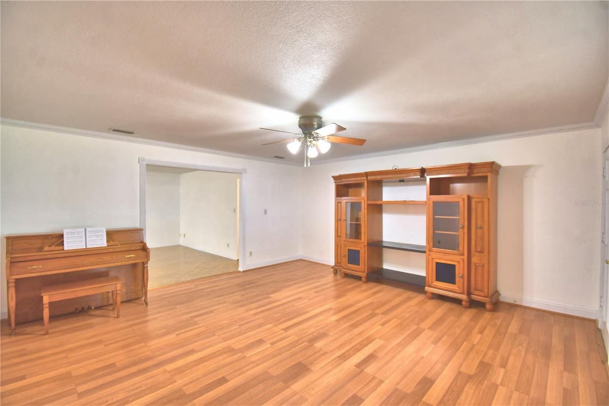 1212 LYNN AVENUE — photo 10 of 60