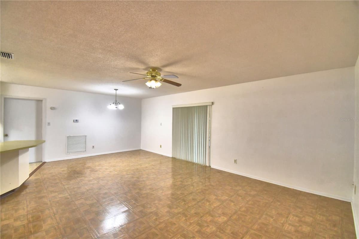 1212 LYNN AVENUE — photo 14 of 60