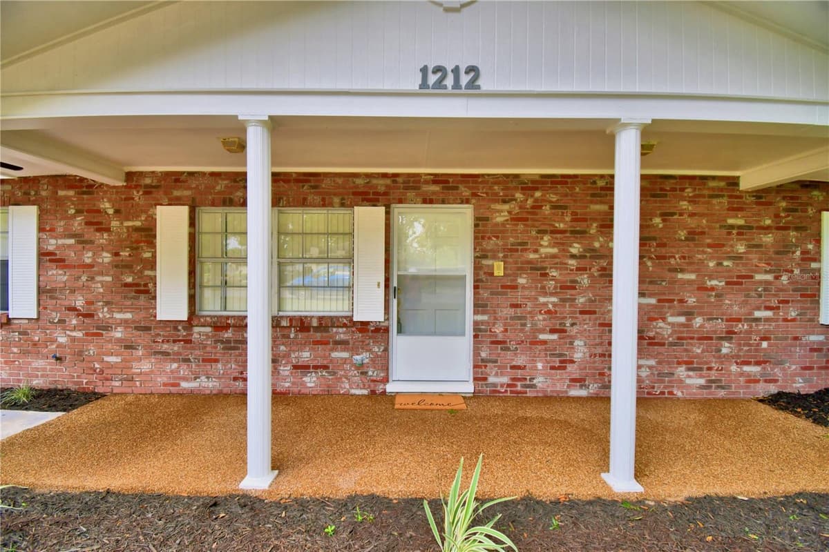 1212 LYNN AVENUE — photo 8 of 60