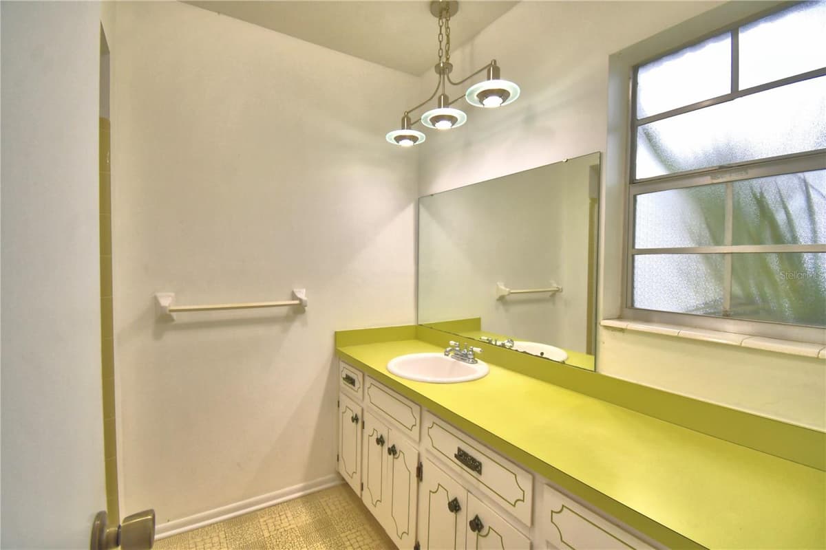 1212 LYNN AVENUE — photo 41 of 60