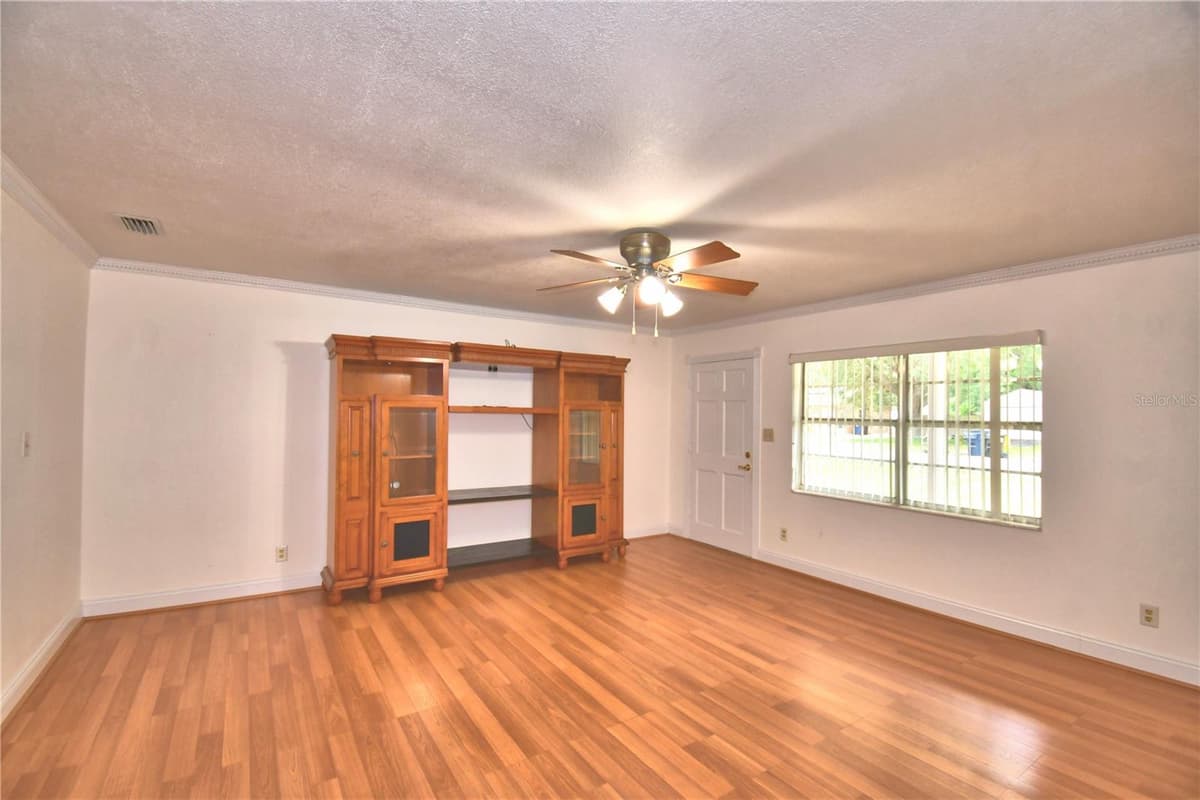 1212 LYNN AVENUE — photo 12 of 60
