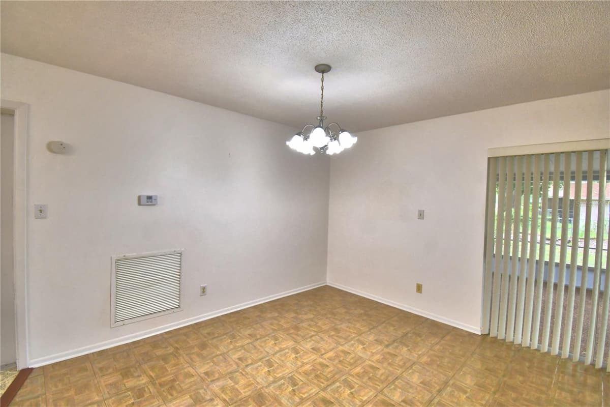 1212 LYNN AVENUE — photo 18 of 60
