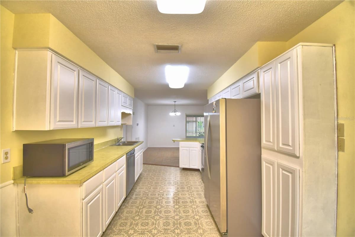 1212 LYNN AVENUE — photo 25 of 60