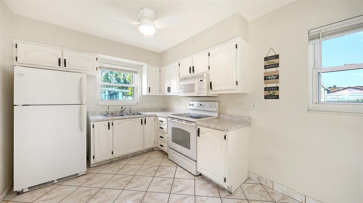 3307 NEWTOWN BOULEVARD — photo 11 of 47