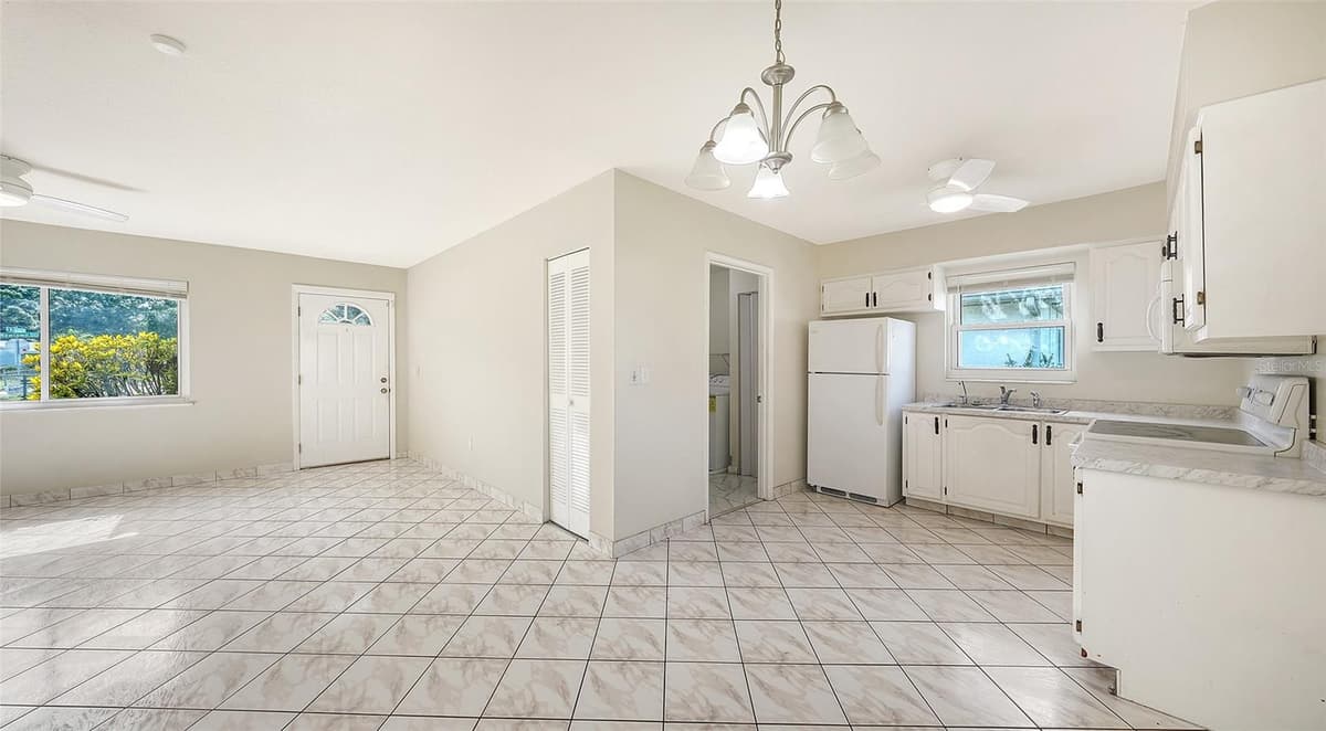 3307 NEWTOWN BOULEVARD — photo 10 of 47