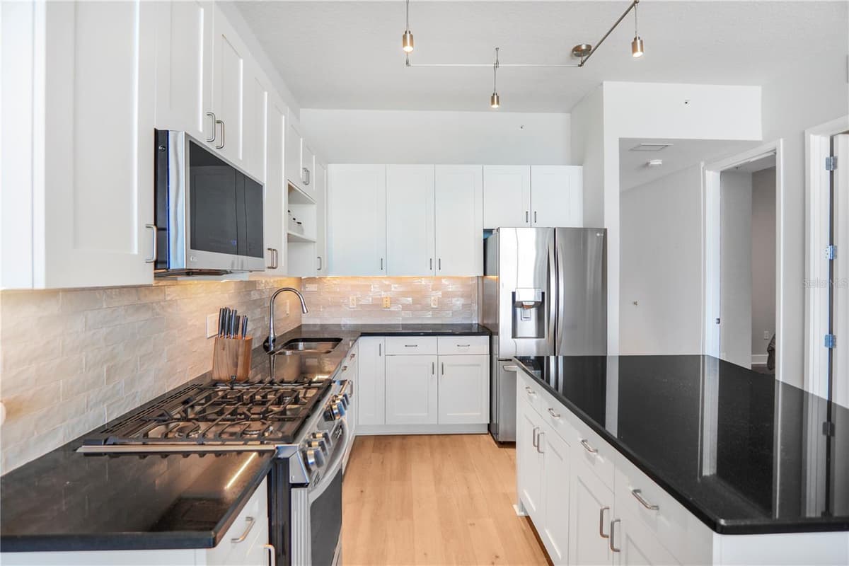 150 ROBINSON STREET — photo 5 of 21