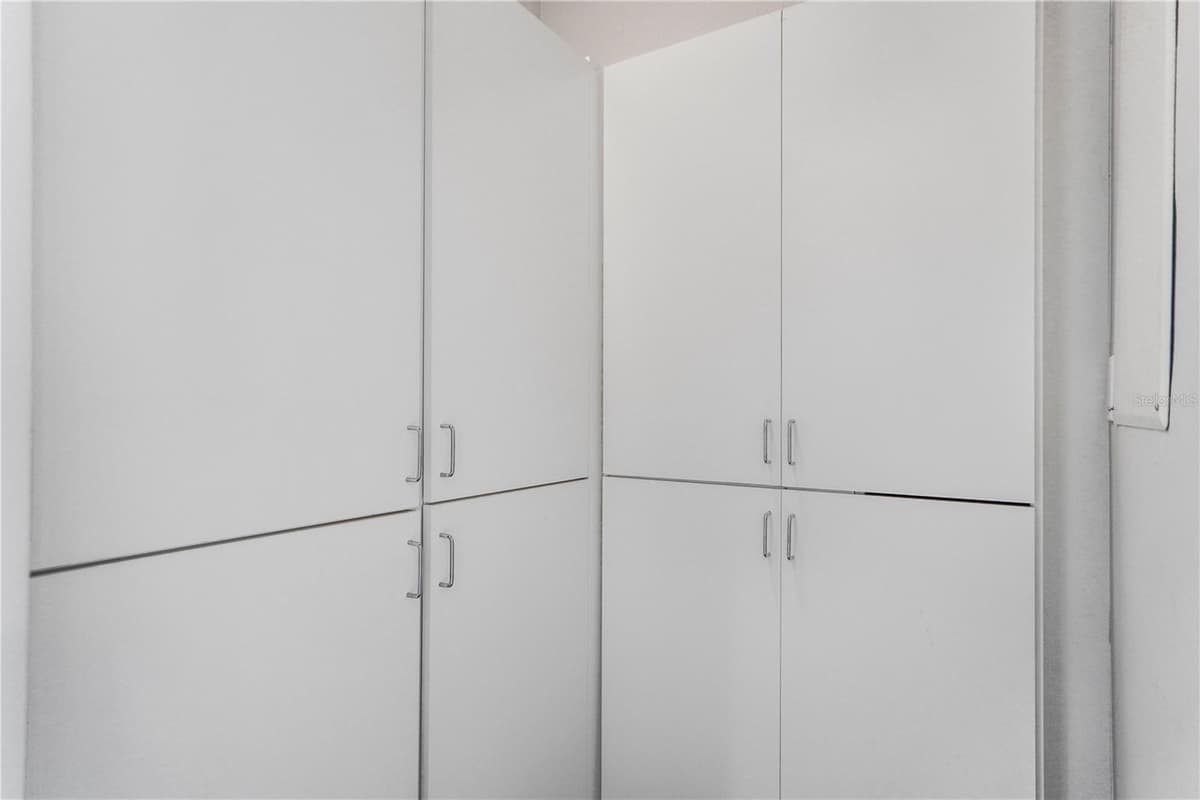 150 ROBINSON STREET — photo 15 of 21