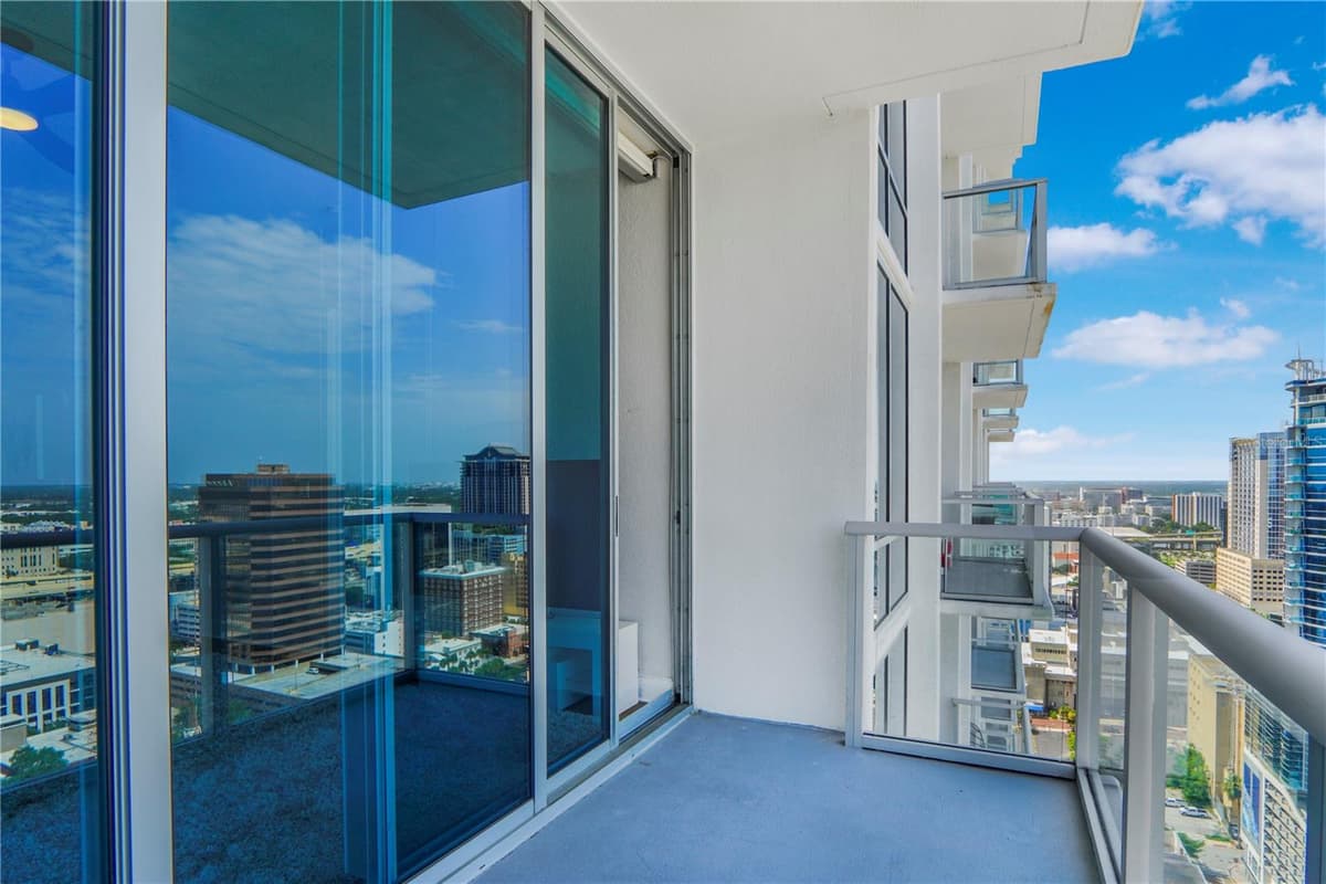 150 ROBINSON STREET — photo 11 of 21