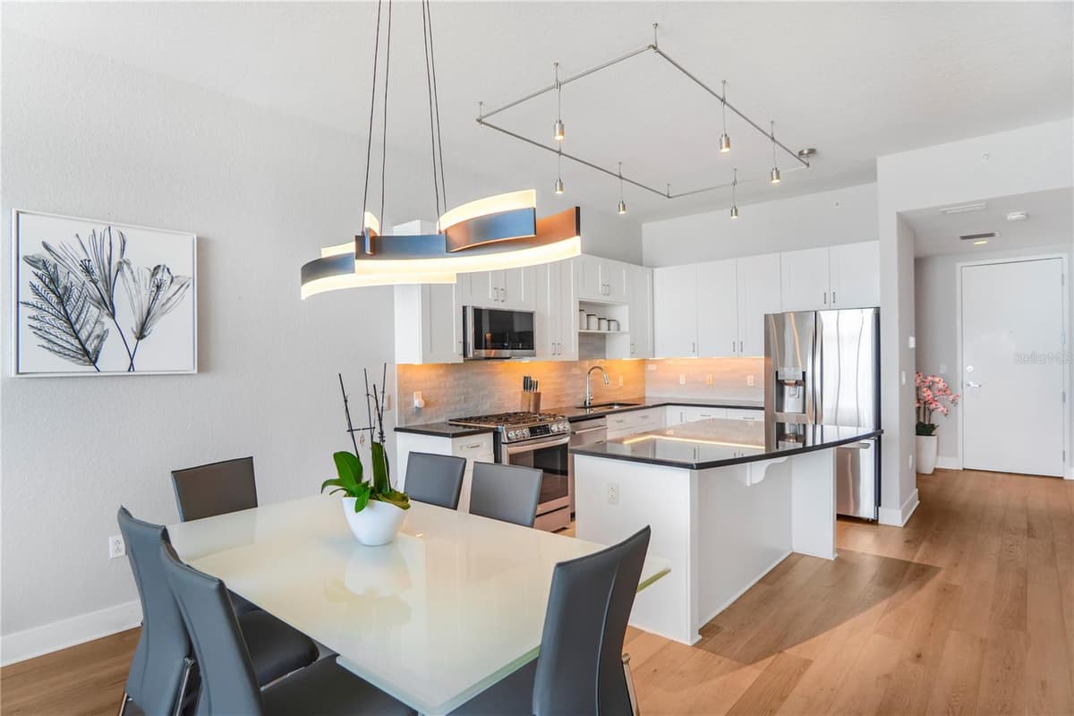 150 ROBINSON STREET — photo 6 of 21