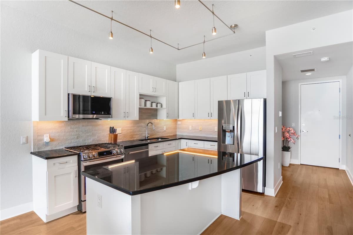 150 ROBINSON STREET — photo 4 of 21