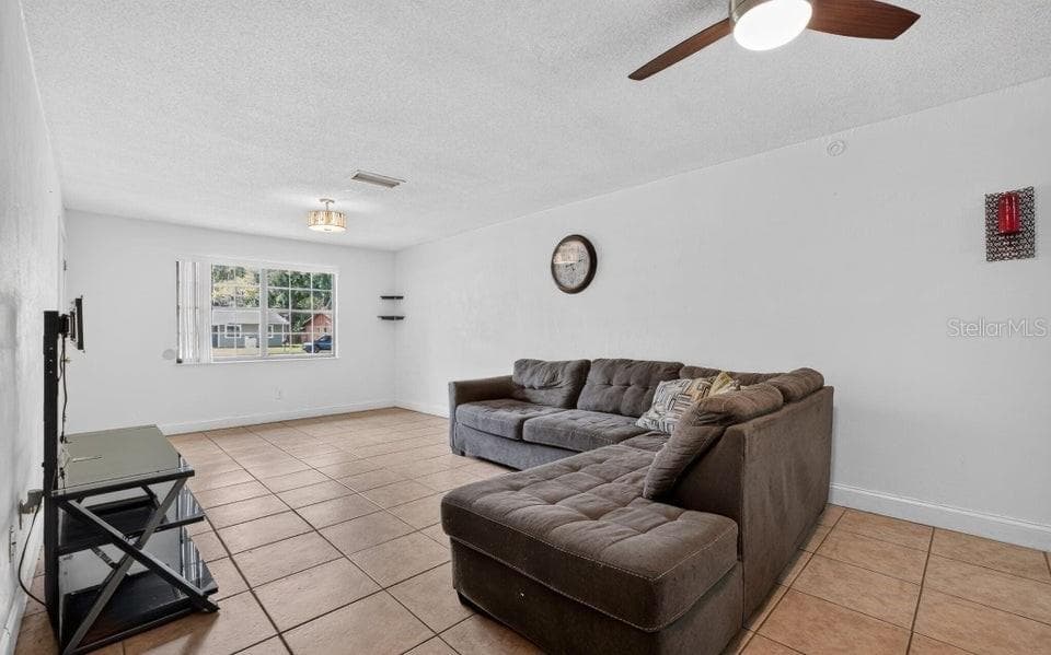 912 ROYAL OAK COURT — photo 5 of 42