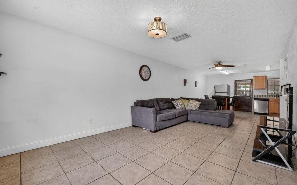 912 ROYAL OAK COURT — photo 3 of 42