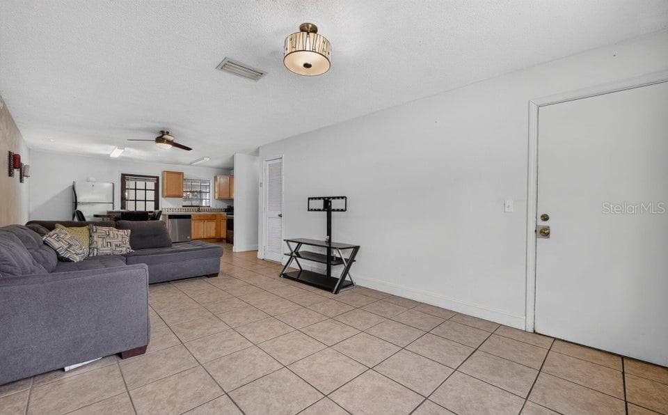 912 ROYAL OAK COURT — photo 4 of 42