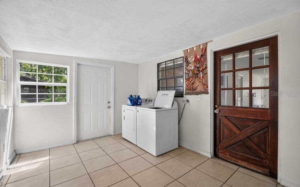 912 ROYAL OAK COURT — photo 14 of 42
