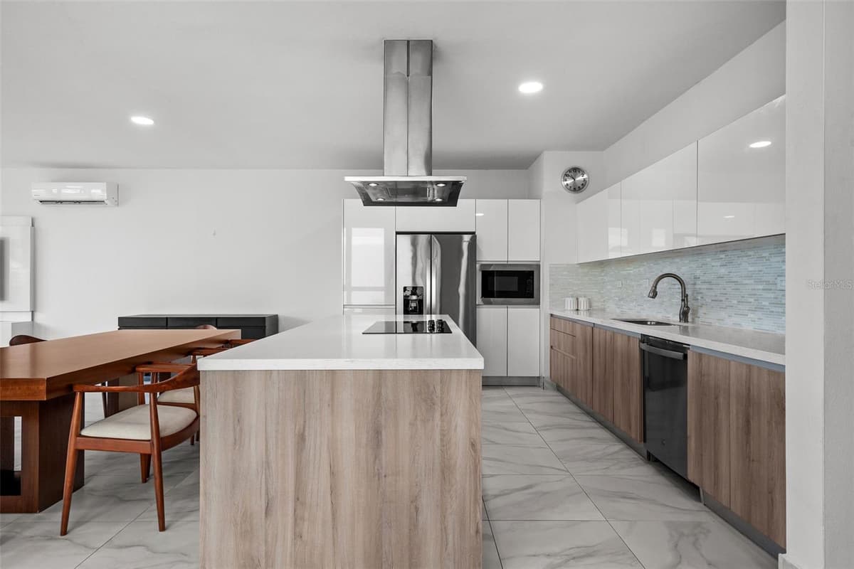 Riviera 58 CENTRAL PARK STREET — photo 3 of 11