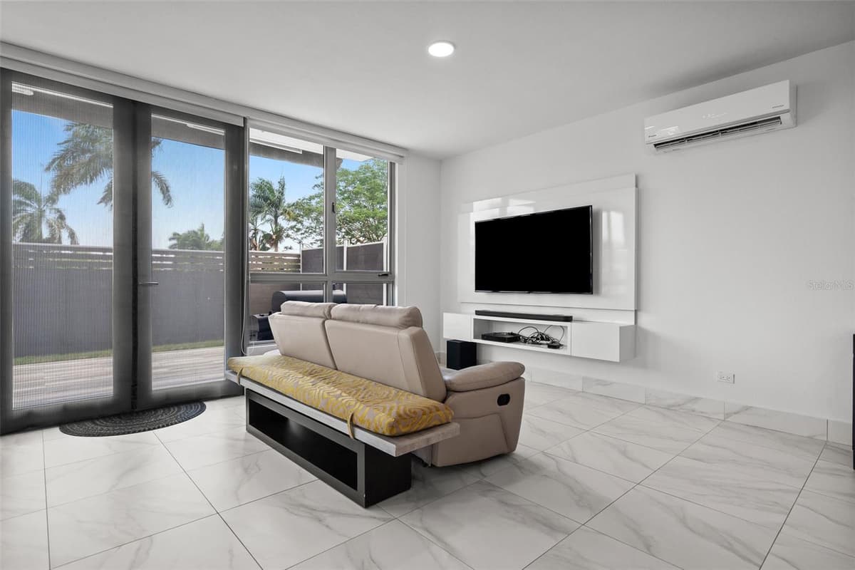 Riviera 58 CENTRAL PARK STREET — photo 7 of 11