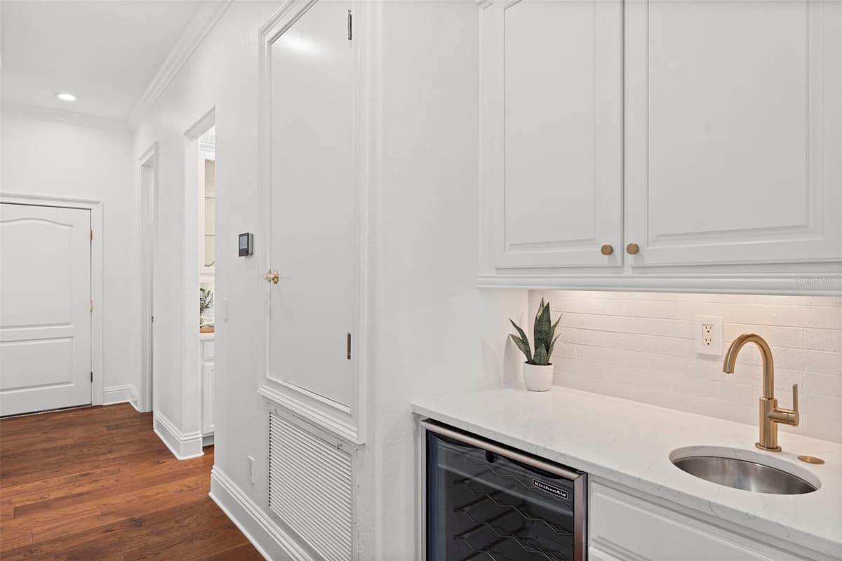 4406 AZEELE STREET — photo 15 of 65