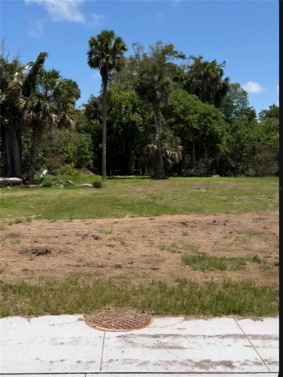 535 OAK STREET — photo 1 of 4