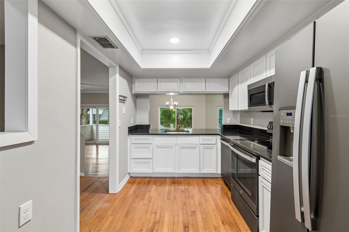 5203 BAYSHORE BOULEVARD — photo 9 of 50