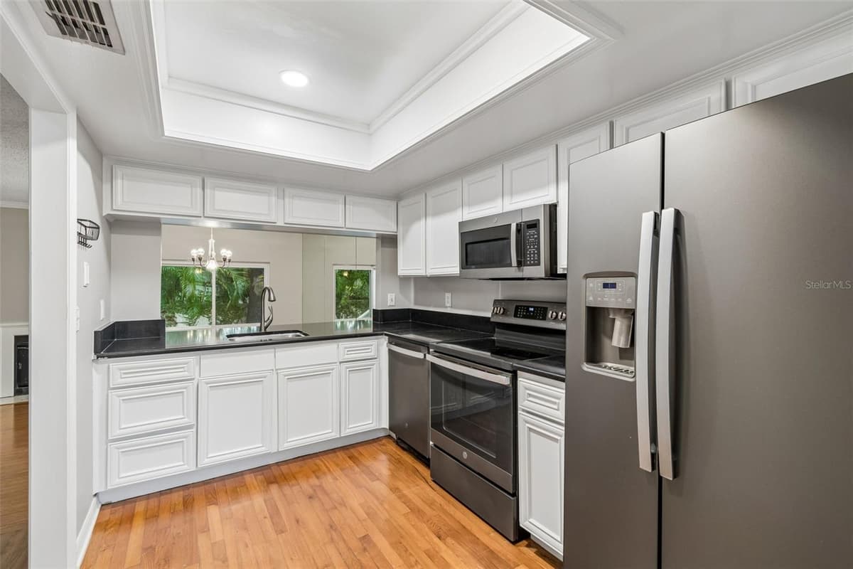 5203 BAYSHORE BOULEVARD — photo 8 of 50