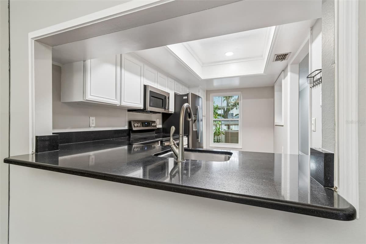 5203 BAYSHORE BOULEVARD — photo 10 of 50