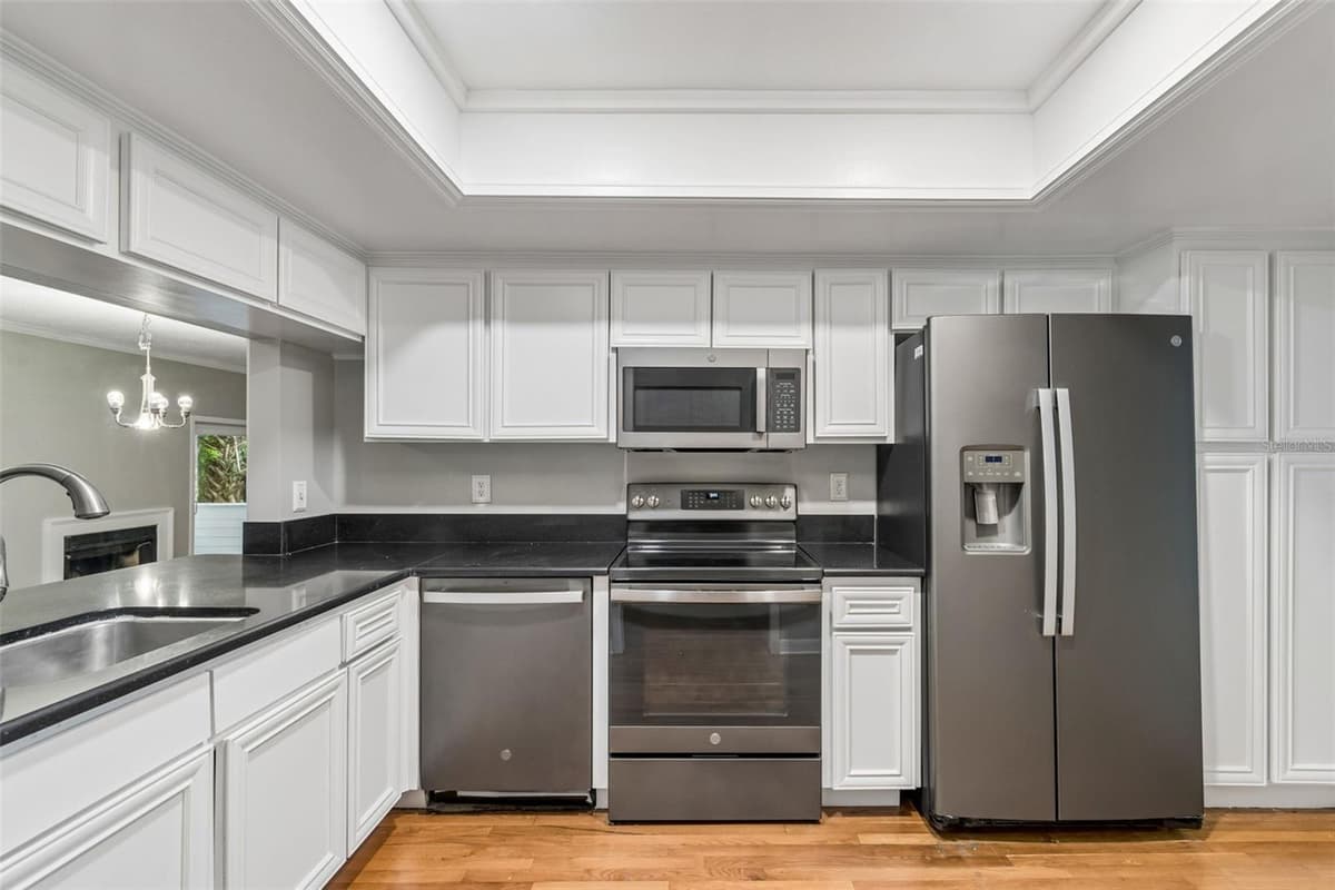 5203 BAYSHORE BOULEVARD — photo 7 of 50
