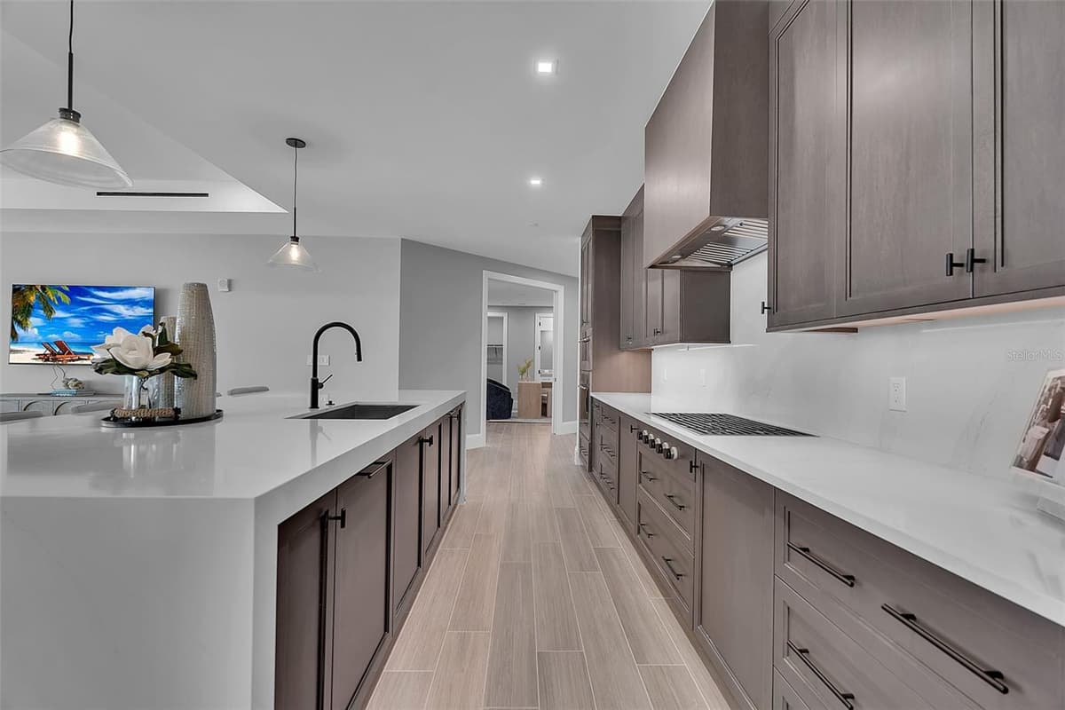 70 AVENIDA VENECCIA — photo 14 of 73