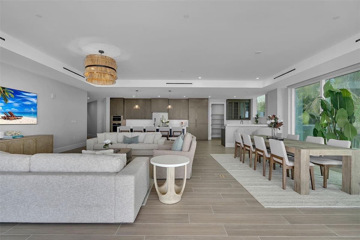70 AVENIDA VENECCIA — photo 11 of 73