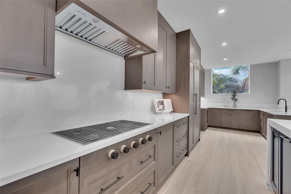 70 AVENIDA VENECCIA — photo 16 of 73