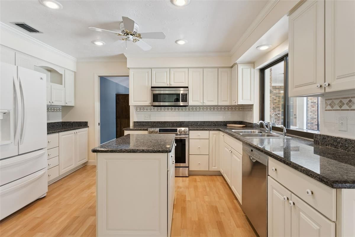 9225 MCDAVID COURT — photo 15 of 64