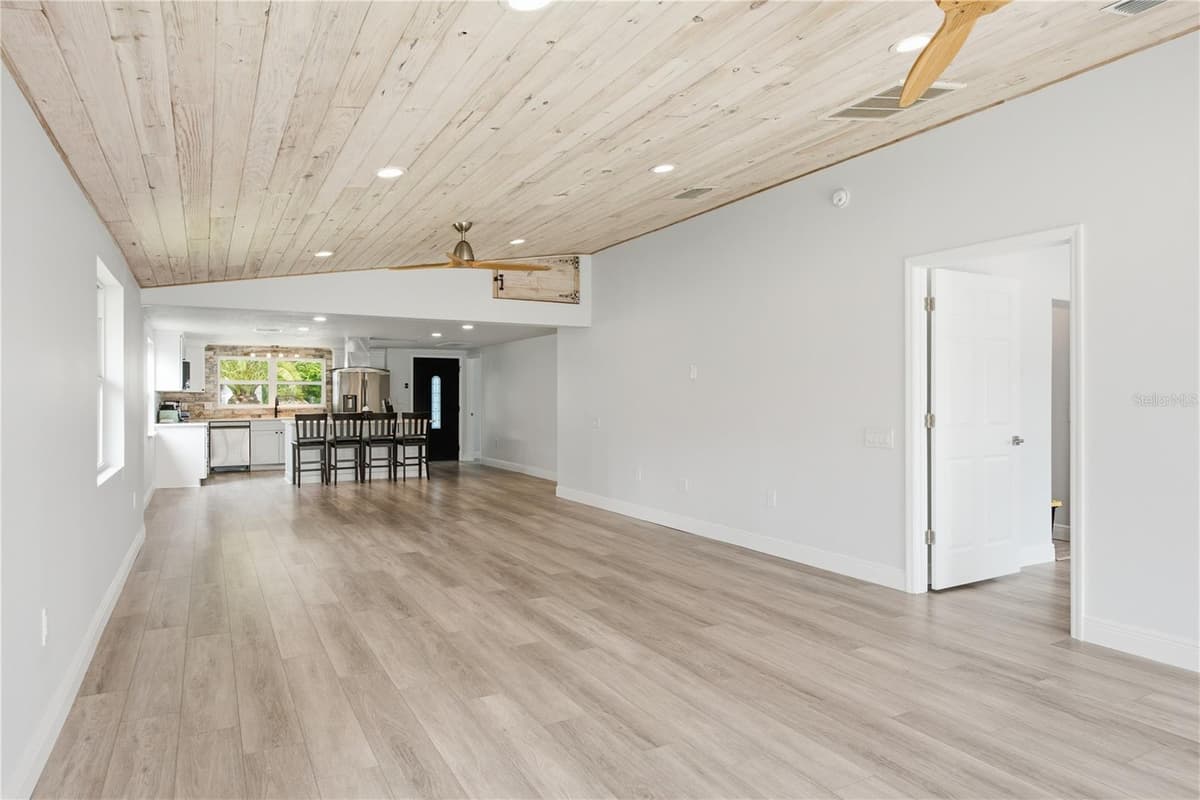 4930 POMPANO DRIVE — photo 10 of 49