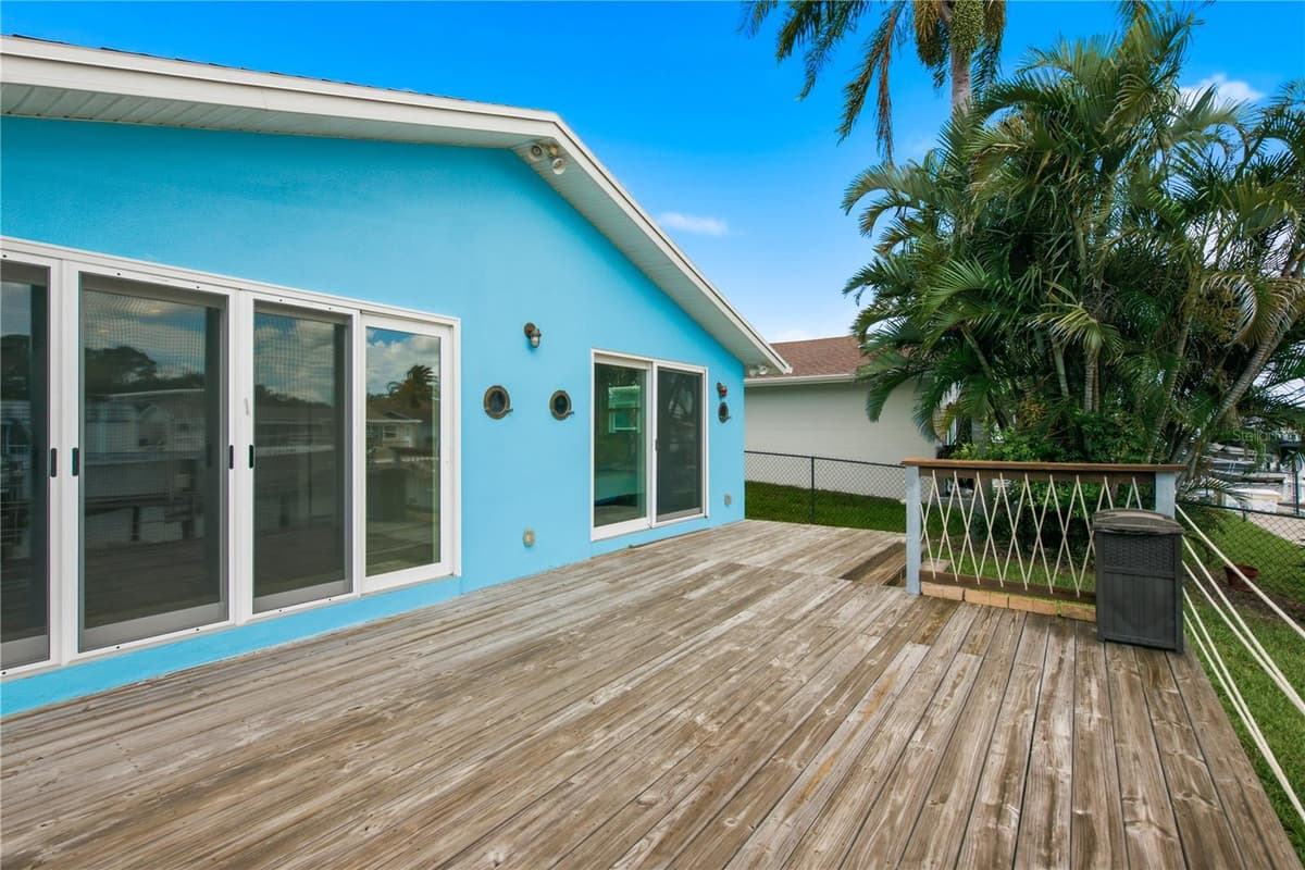 4930 POMPANO DRIVE — photo 31 of 49