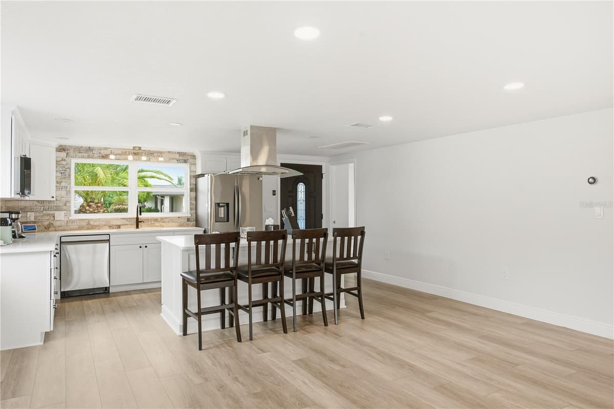 4930 POMPANO DRIVE — photo 13 of 49