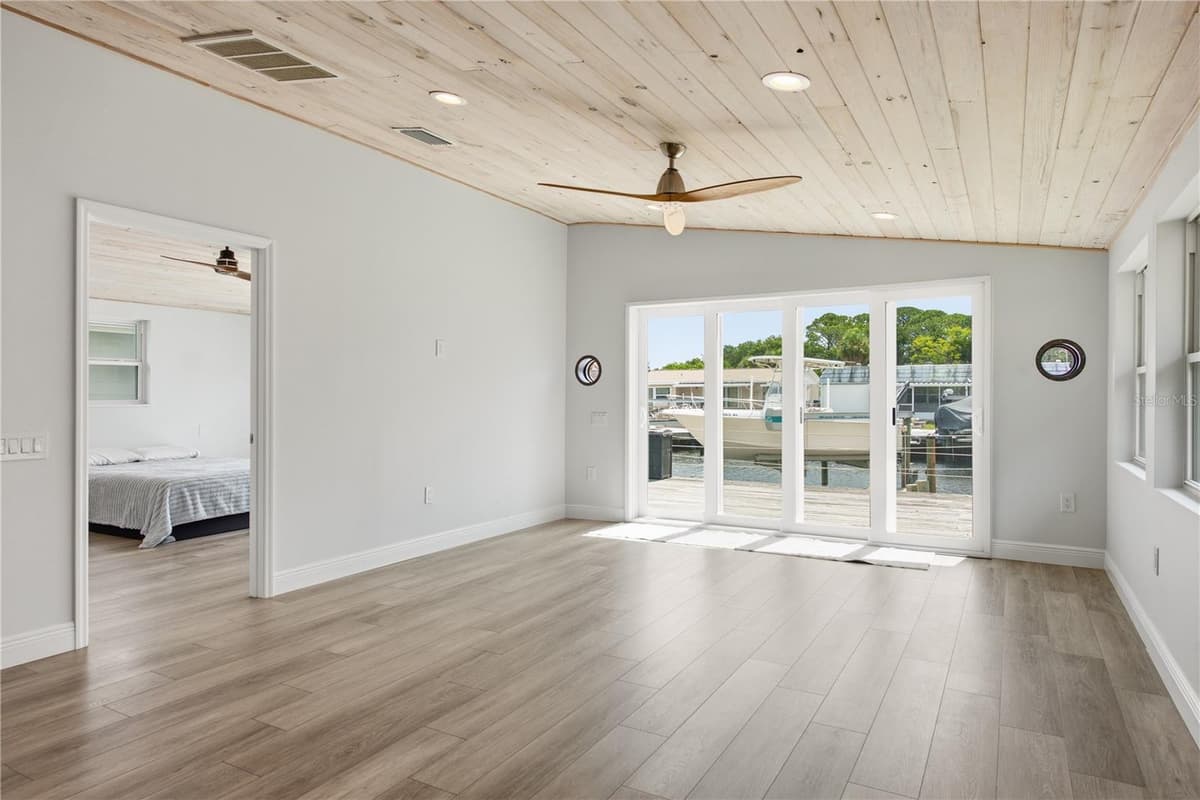 4930 POMPANO DRIVE — photo 7 of 49