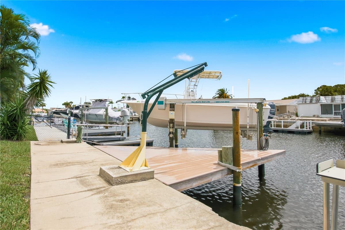 4930 POMPANO DRIVE — photo 34 of 49