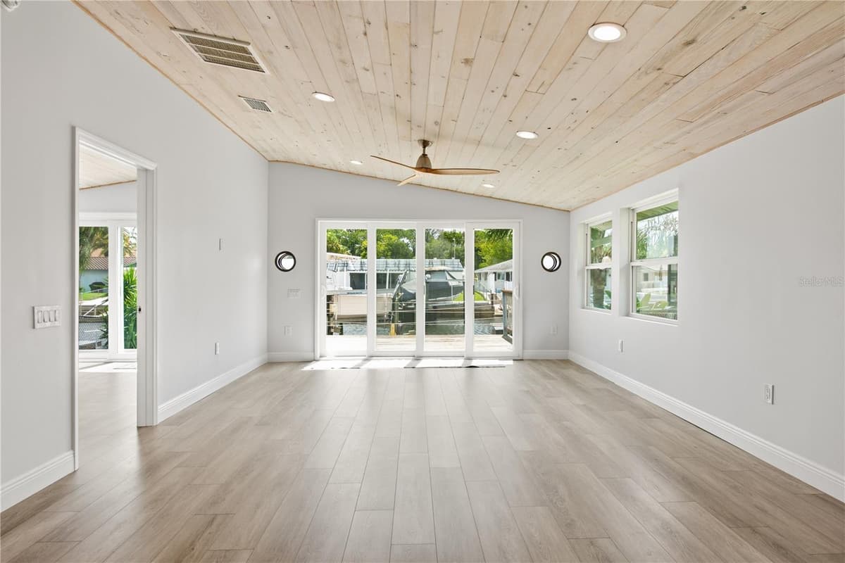 4930 POMPANO DRIVE — photo 6 of 49