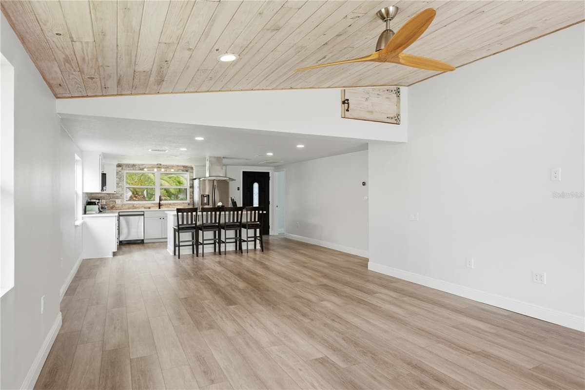 4930 POMPANO DRIVE — photo 11 of 49