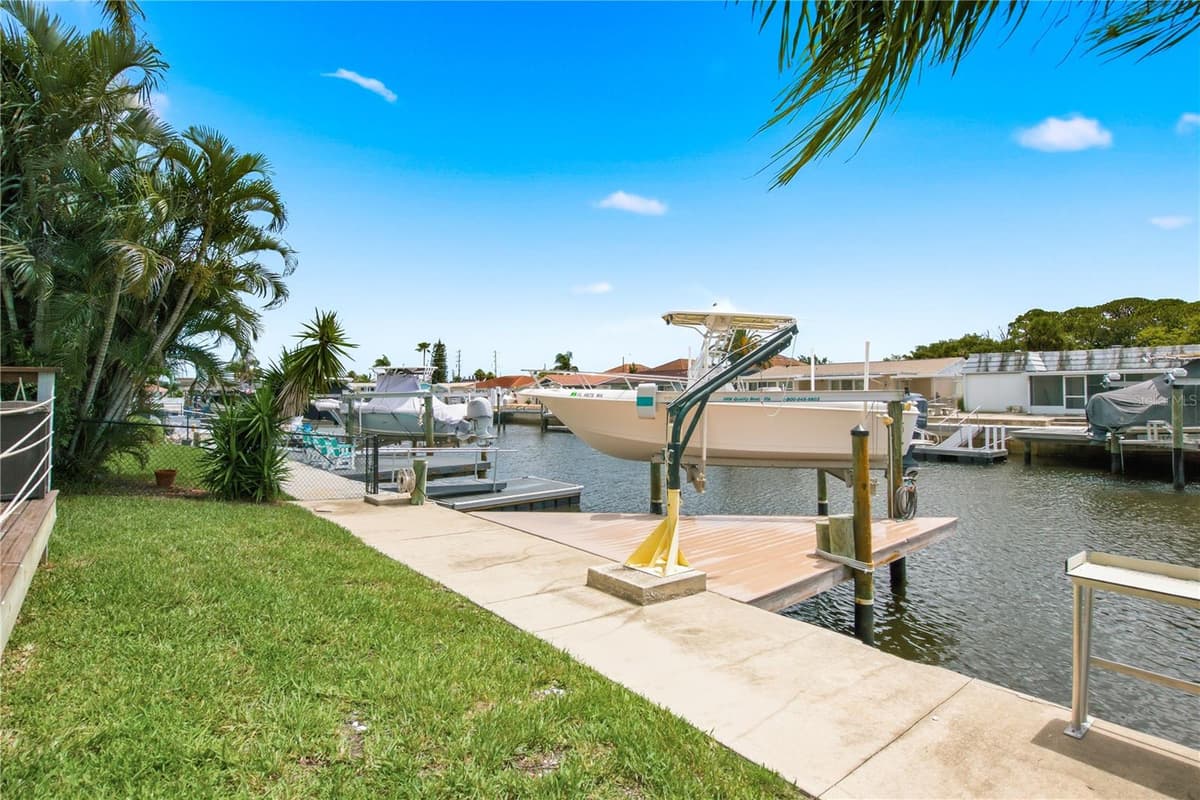 4930 POMPANO DRIVE — photo 33 of 49