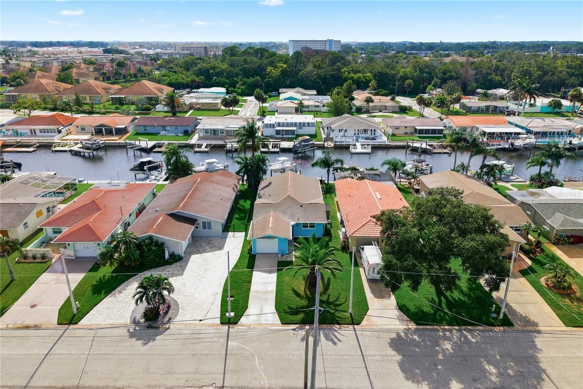 4930 POMPANO DRIVE — photo 41 of 49