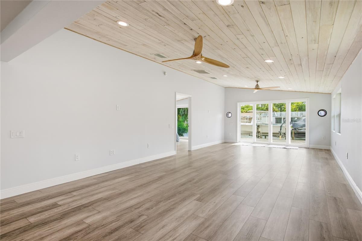 4930 POMPANO DRIVE — photo 5 of 49