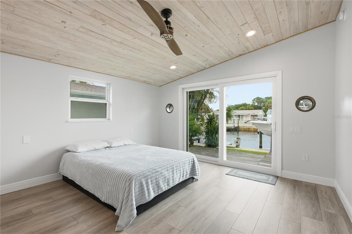 4930 POMPANO DRIVE — photo 19 of 49