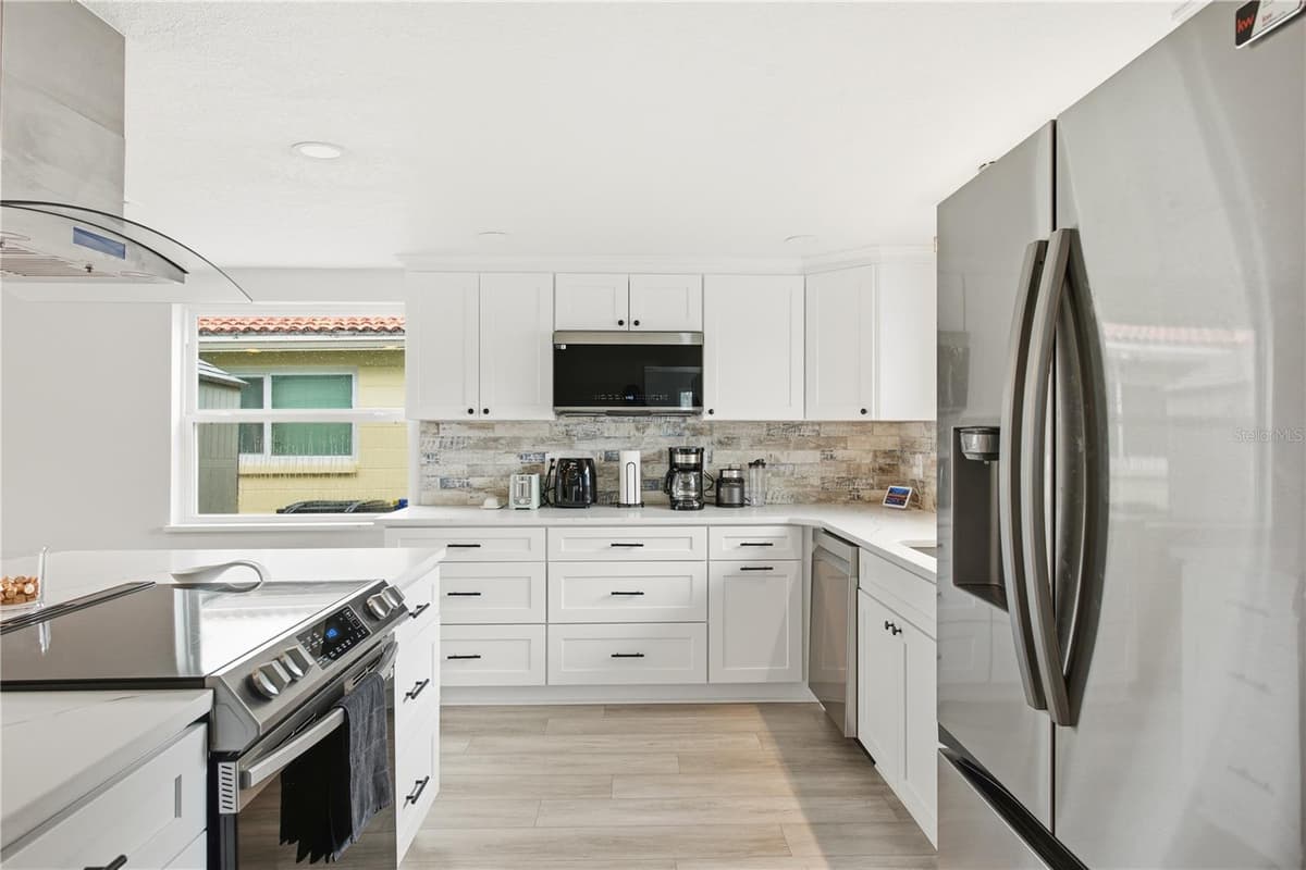 4930 POMPANO DRIVE — photo 16 of 49