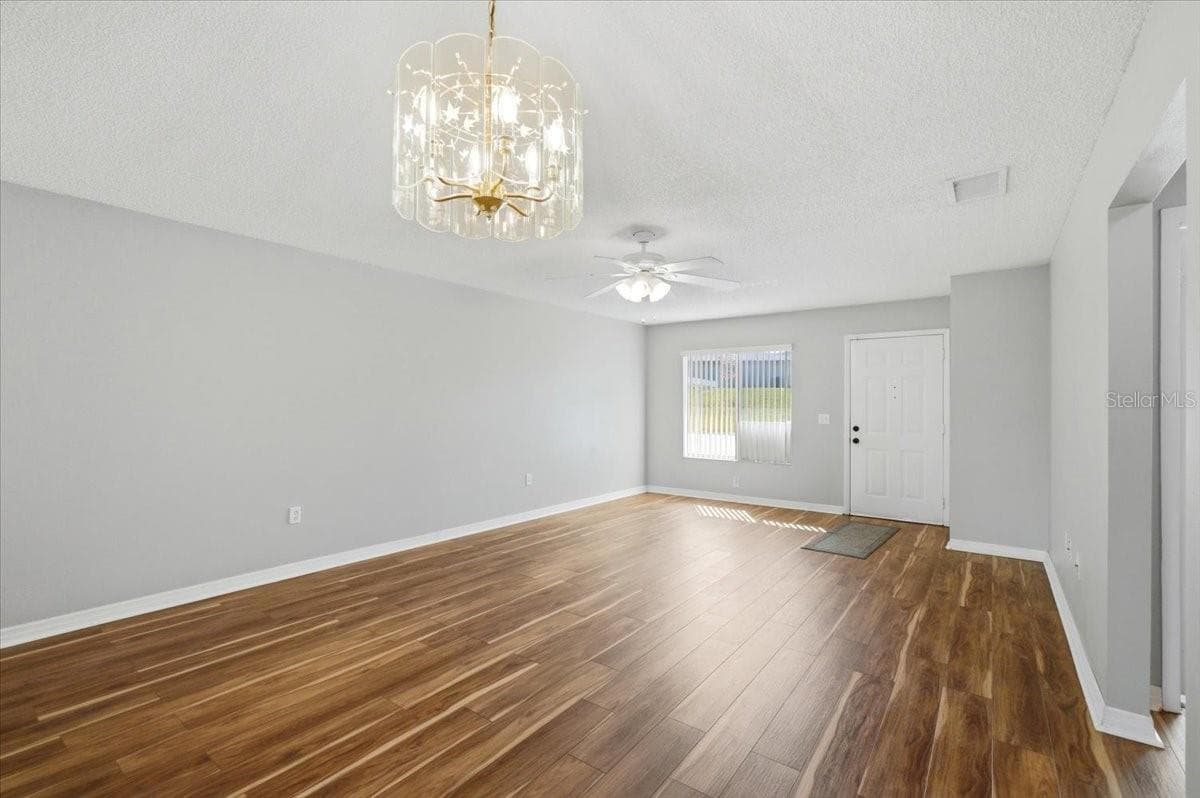 207 WINTER RIDGE BOULEVARD — photo 10 of 43