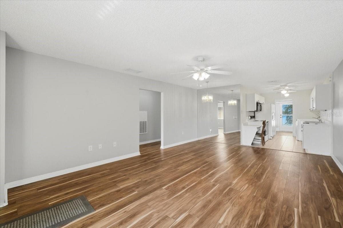 207 WINTER RIDGE BOULEVARD — photo 5 of 43